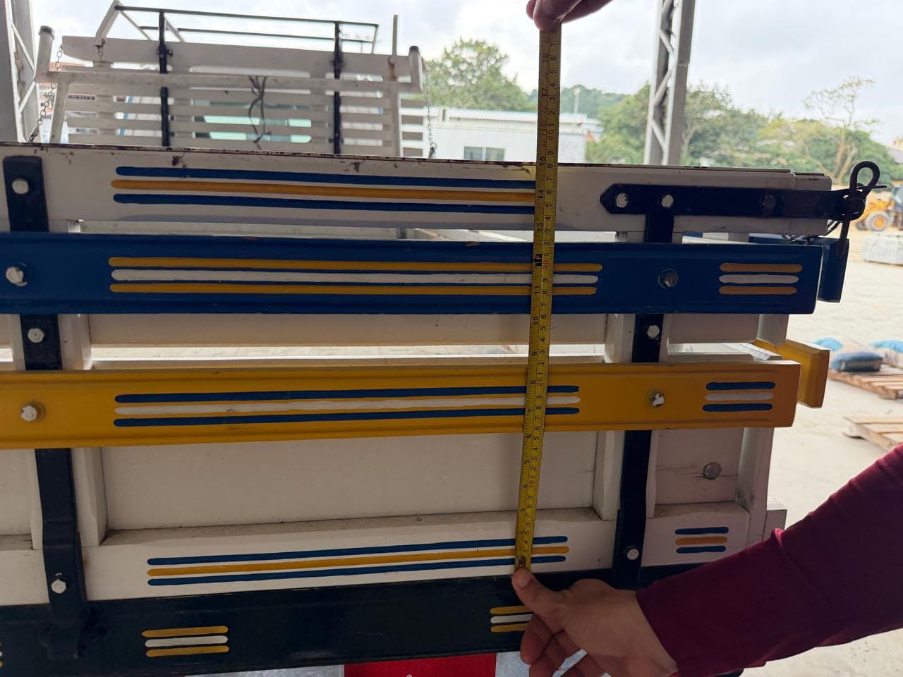 Medição da altura da lateral da carroceria