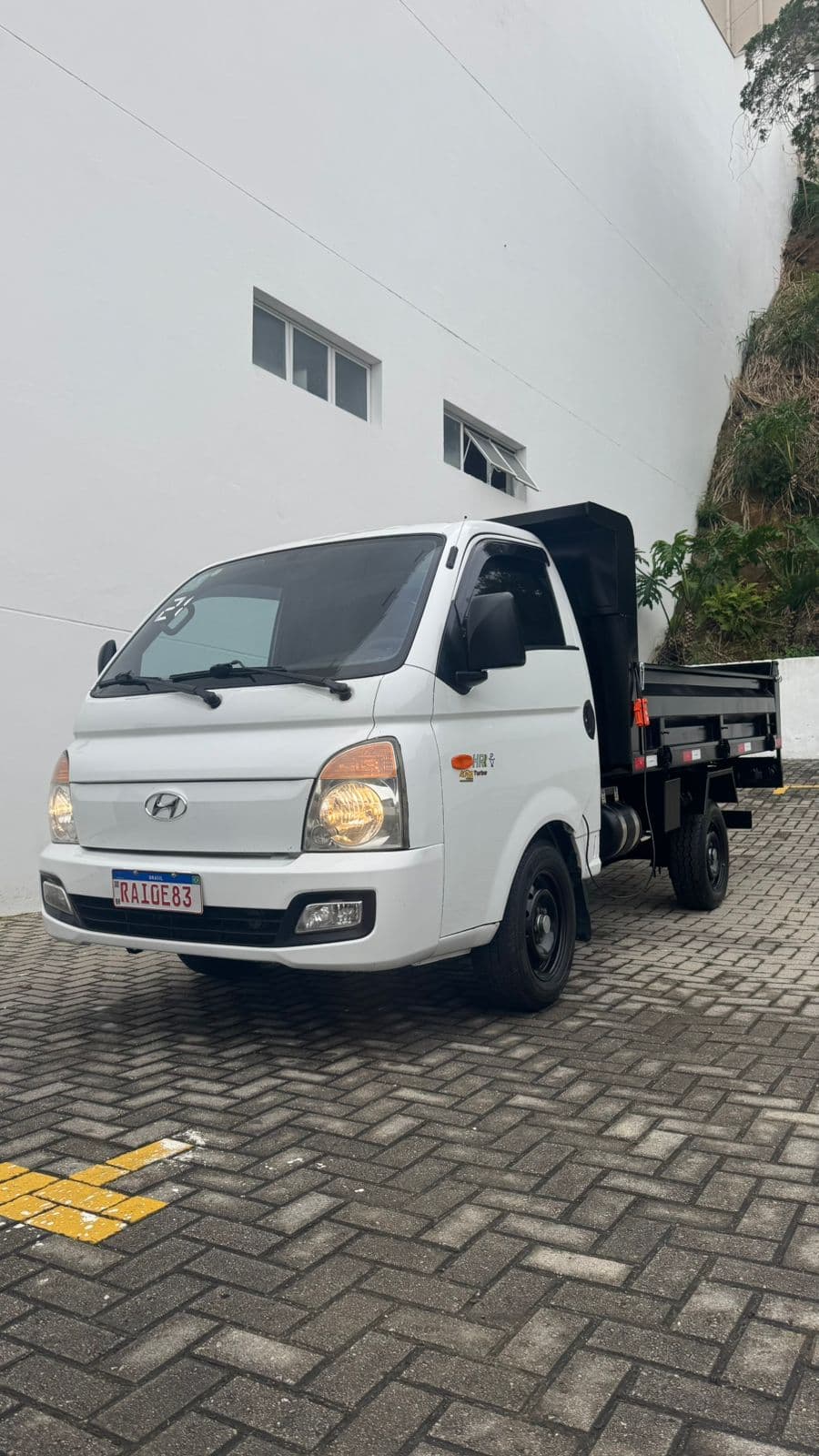 Hyundai HR com caçamba basculante Foortee